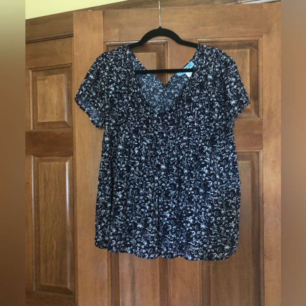 Women’s blouse, large, navy blue floral, polyester